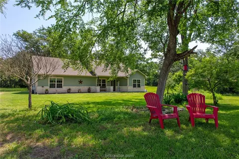 200 Creekside Dr, Bryan, TX 77807