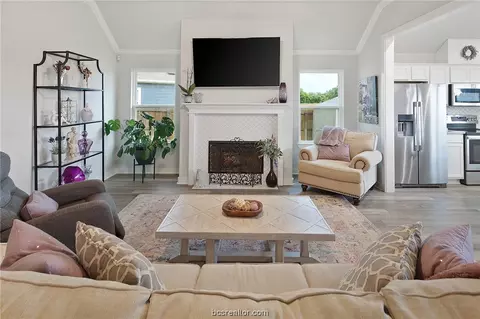 1928 Cambria Dr, Bryan, TX 77807 photo 3