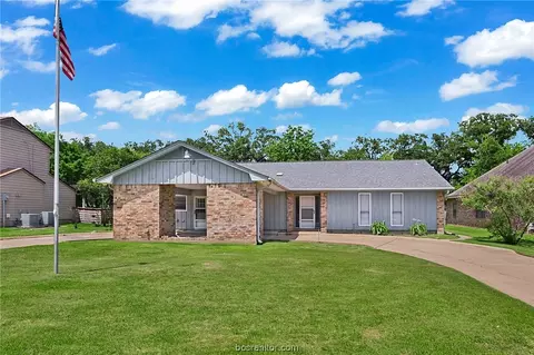 2411 E Briargate Dr, Bryan, TX 77802