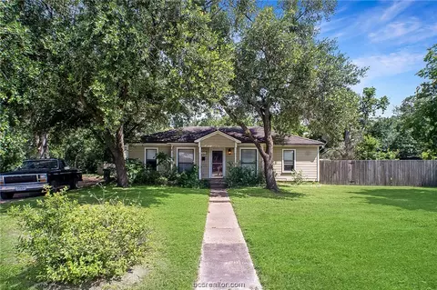 747 Meadow Ln, Bryan, TX 77802