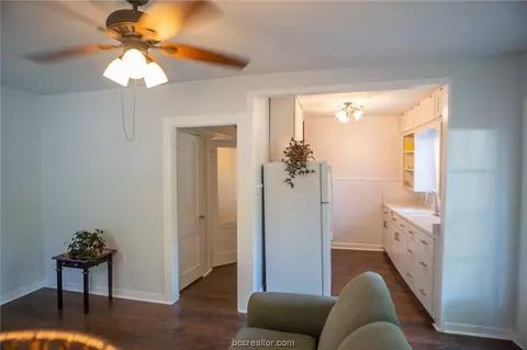 801 E 23rd St, Bryan, TX 77803 photo 4