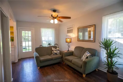 801 E 23rd St, Bryan, TX 77803 photo 2