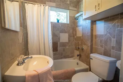 801 E 23rd St, Bryan, TX 77803 photo 9