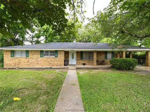 606 N Sharp St, Franklin, TX 77856 photo 1