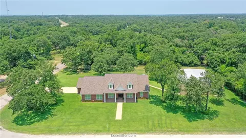 3 Ranchview Dr, Hilltop Lakes, TX 77871