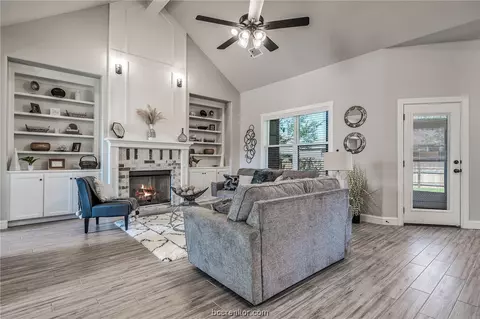 3337 Stoneleigh Rd, Bryan, TX 77808 photo 4
