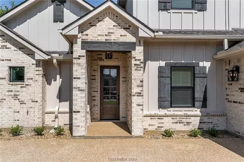 3337 Stoneleigh Rd, Bryan, TX 77808 photo 2