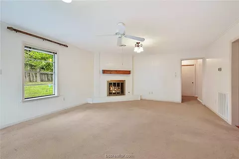 2101 Hillside Dr, Bryan, TX 77802 photo 3