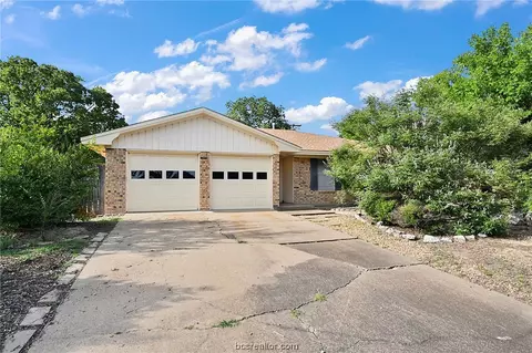 2101 Hillside Dr, Bryan, TX 77802