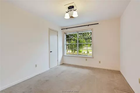 2101 Hillside Dr, Bryan, TX 77802 photo 13