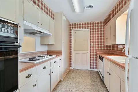 2101 Hillside Dr, Bryan, TX 77802 photo 6