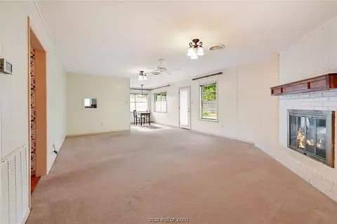 2101 Hillside Dr, Bryan, TX 77802 photo 4