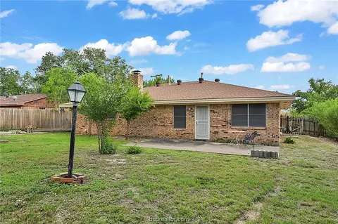 2101 Hillside Dr, Bryan, TX 77802 photo 16