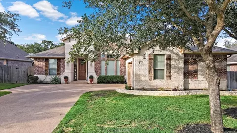 2421 Newark, College Station, TX 77845