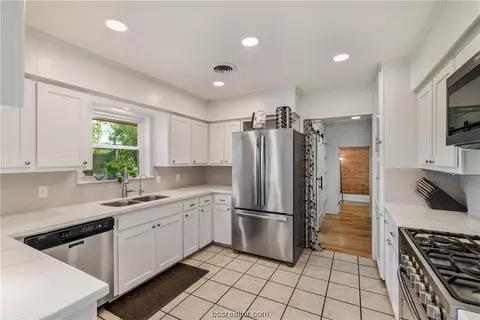 806 Vine St, Bryan, TX 77802 photo 4