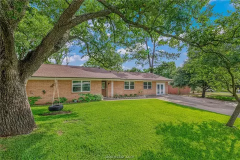 806 Vine St, Bryan, TX 77802