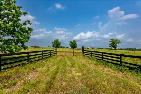 858 Cr 328, Navasota, TX 77868