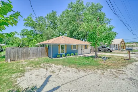 1510 Maple Dr, Bryan, TX 77803 photo 3