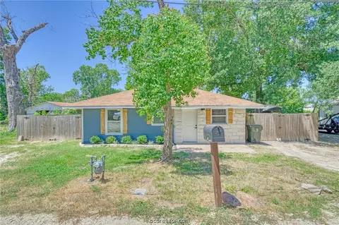 1510 Maple Dr, Bryan, TX 77803
