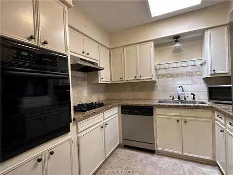 906 Westview St, Bryan, TX 77802 photo 10
