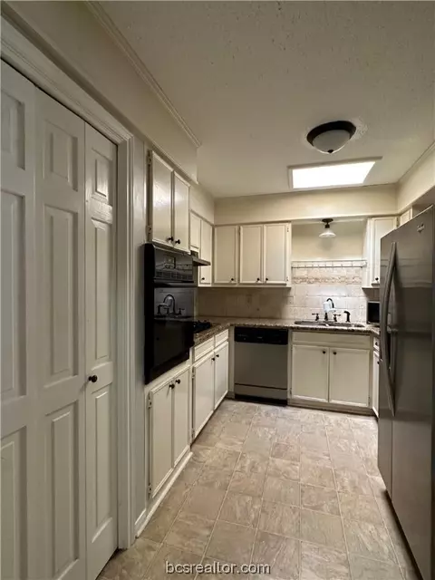 906 Westview St, Bryan, TX 77802 photo 11