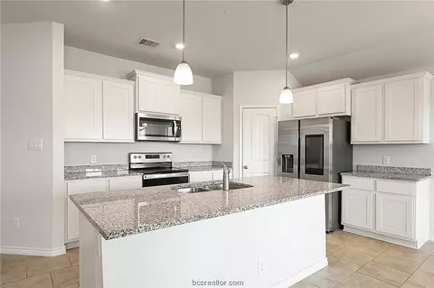 5240 Montague Loop, Bryan, TX 77807 photo 6