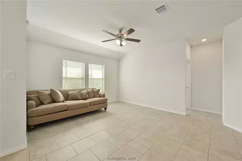 5240 Montague Loop, Bryan, TX 77807 photo 2