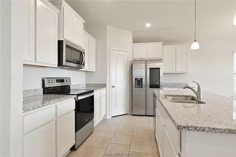 5240 Montague Loop, Bryan, TX 77807 photo 5