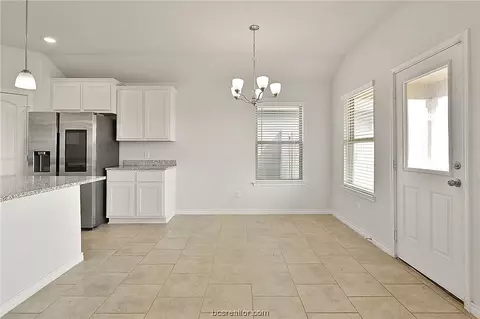 5240 Montague Loop, Bryan, TX 77807 photo 4