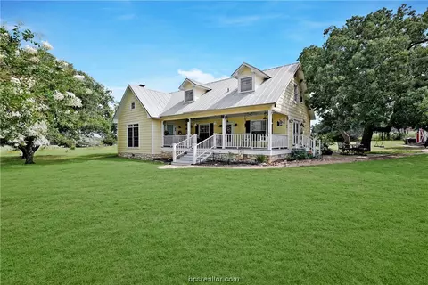 1229 Willow Springs Rd, Fayetteville, TX 78940