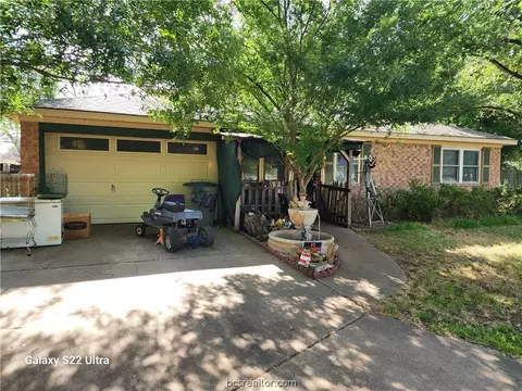 2708 Silver Maple Dr, Bryan, TX 77803