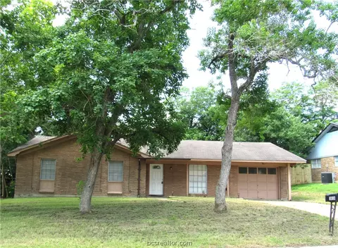 2414 Airline Dr, Brenham, TX 77833