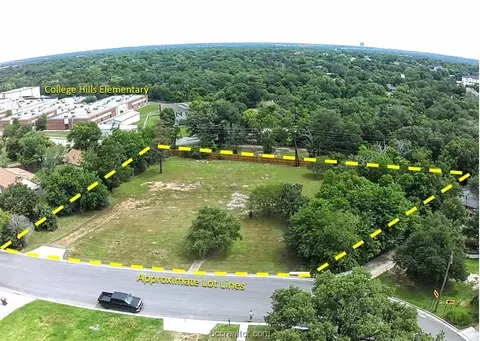 1305 Walton Dr, College Station, TX 77840