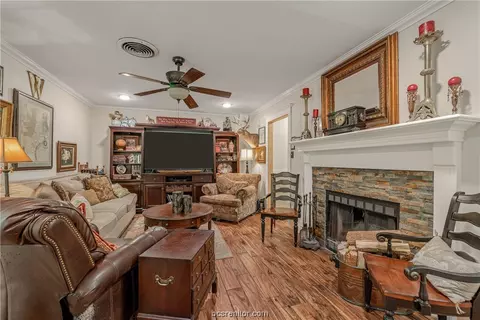 409 Leslie Dr, Bryan, TX 77802 photo 8
