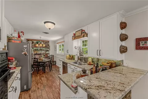 409 Leslie Dr, Bryan, TX 77802 photo 9