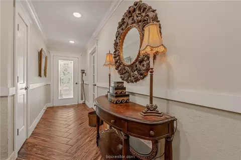 409 Leslie Dr, Bryan, TX 77802 photo 4