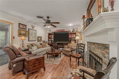 409 Leslie Dr, Bryan, TX 77802 photo 7