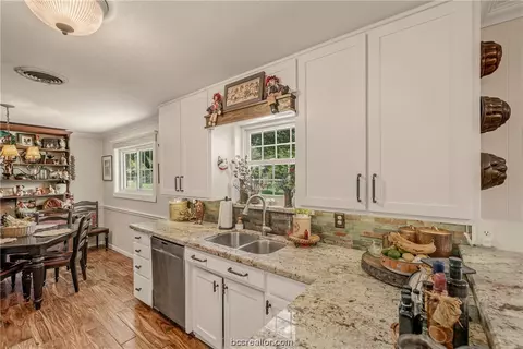 409 Leslie Dr, Bryan, TX 77802 photo 10