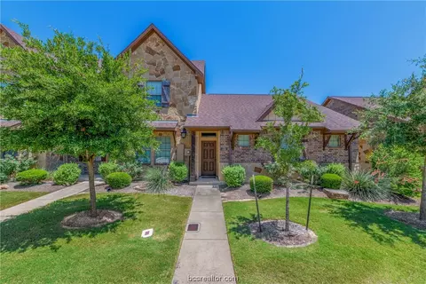 131 Armored Ave, College Station, TX 77845