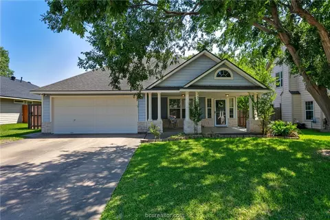 1801 Kingsgate Dr, Bryan, TX 77807