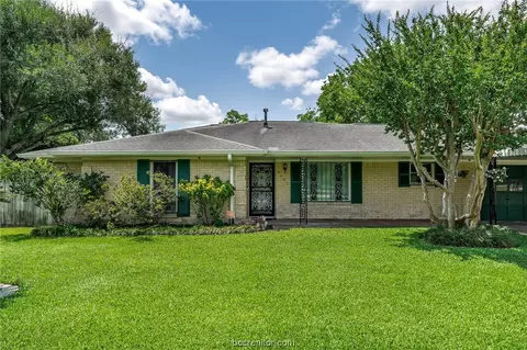 8002 Holiday Ln, Houston, TX 77075