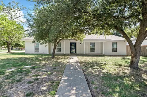 3601 Tanglewood Dr, Bryan, TX 77802