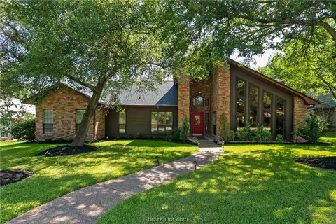 8709 Sandstone Dr, College Station, TX 77845