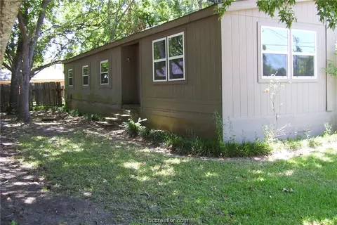 1108 E Virginia St NW, Navasota, TX 77868