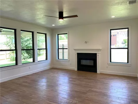 2005 Cassandra Ct, Bryan, TX 77807 photo 4