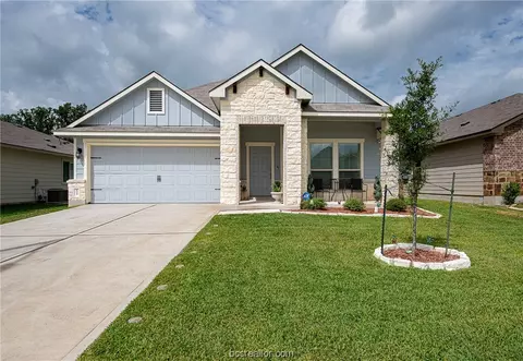 1943 Thorndyke Ln, Bryan, TX 77807