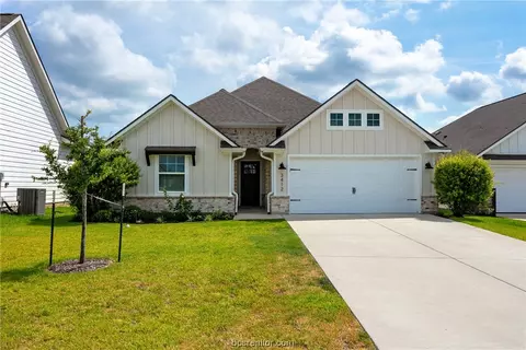 3412 Calmar Ct, Bryan, TX 77808