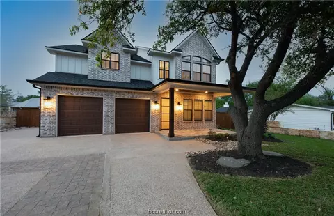 803 Thomas St, College Station, TX 77840