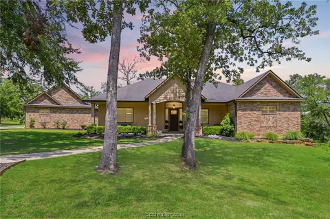 9669 Windsor Ave, Iola, TX 77861