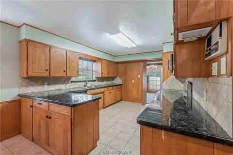 3109 Overcrest Dr, Bryan, TX 77808 photo 12